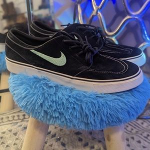 Men's Nike low tops size 9.5